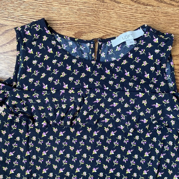 LOFT Floral Top - Picture 2 of 5